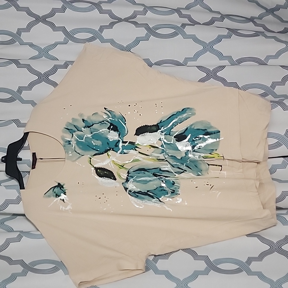 beige top size 2X and 3X